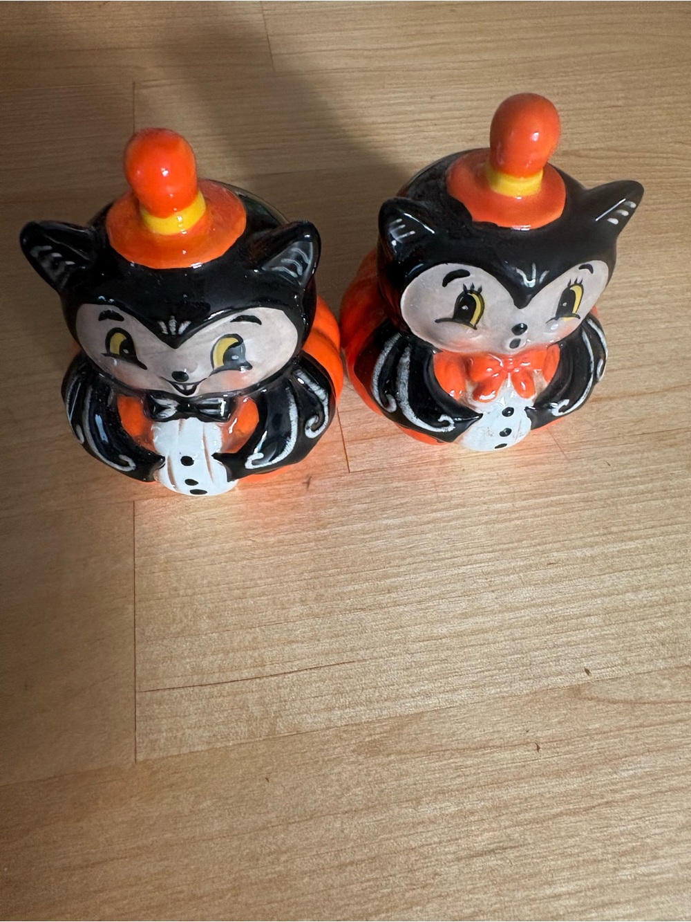 Black and Orange Ceramic salt and Pepper shaker— Cute Halloween Style